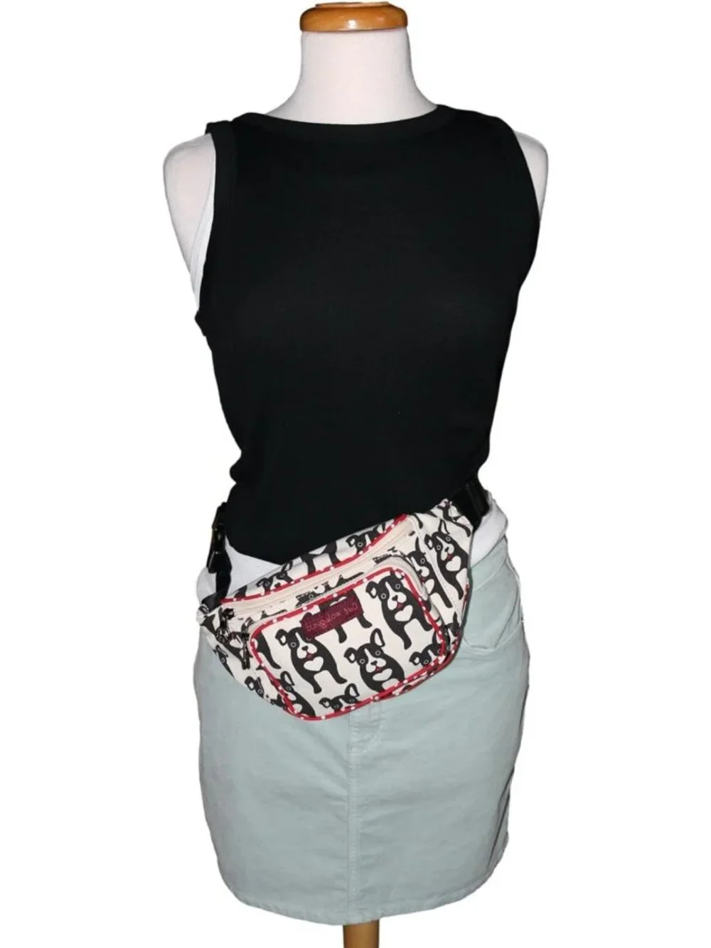 Stylish Black Hip Fanny Pack | Versatile Waist Bag for Travel & Outdoor Use